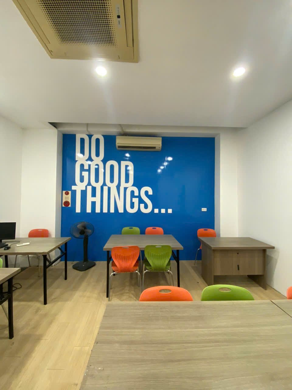 Biển Alu chữ nổi sáng đèn cho hệ thống Trung tâm tiếng anh AMES ENGLISH – Đồng bộ, nổi bật, tăng nhận diện 2