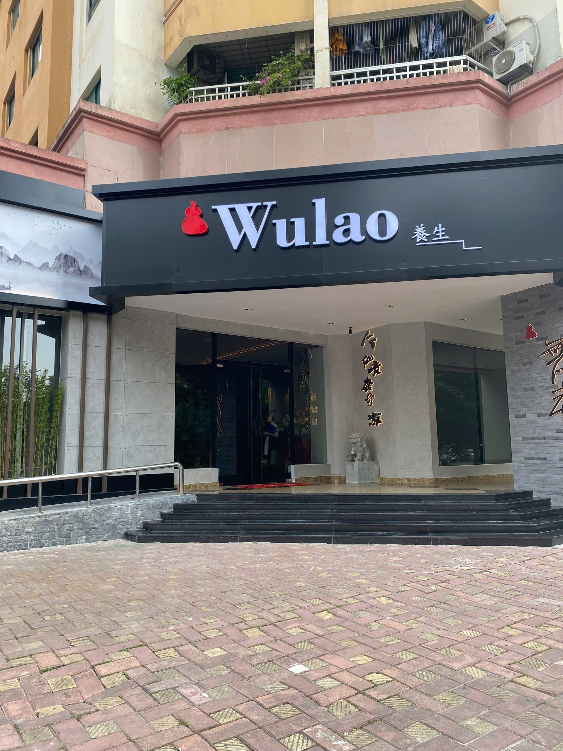 Chi tiết vật liệu - Nhận diện vật liệu bảng hiệu qua ảnh: Alu, Inox, Mica và LED khác nhau thế nào