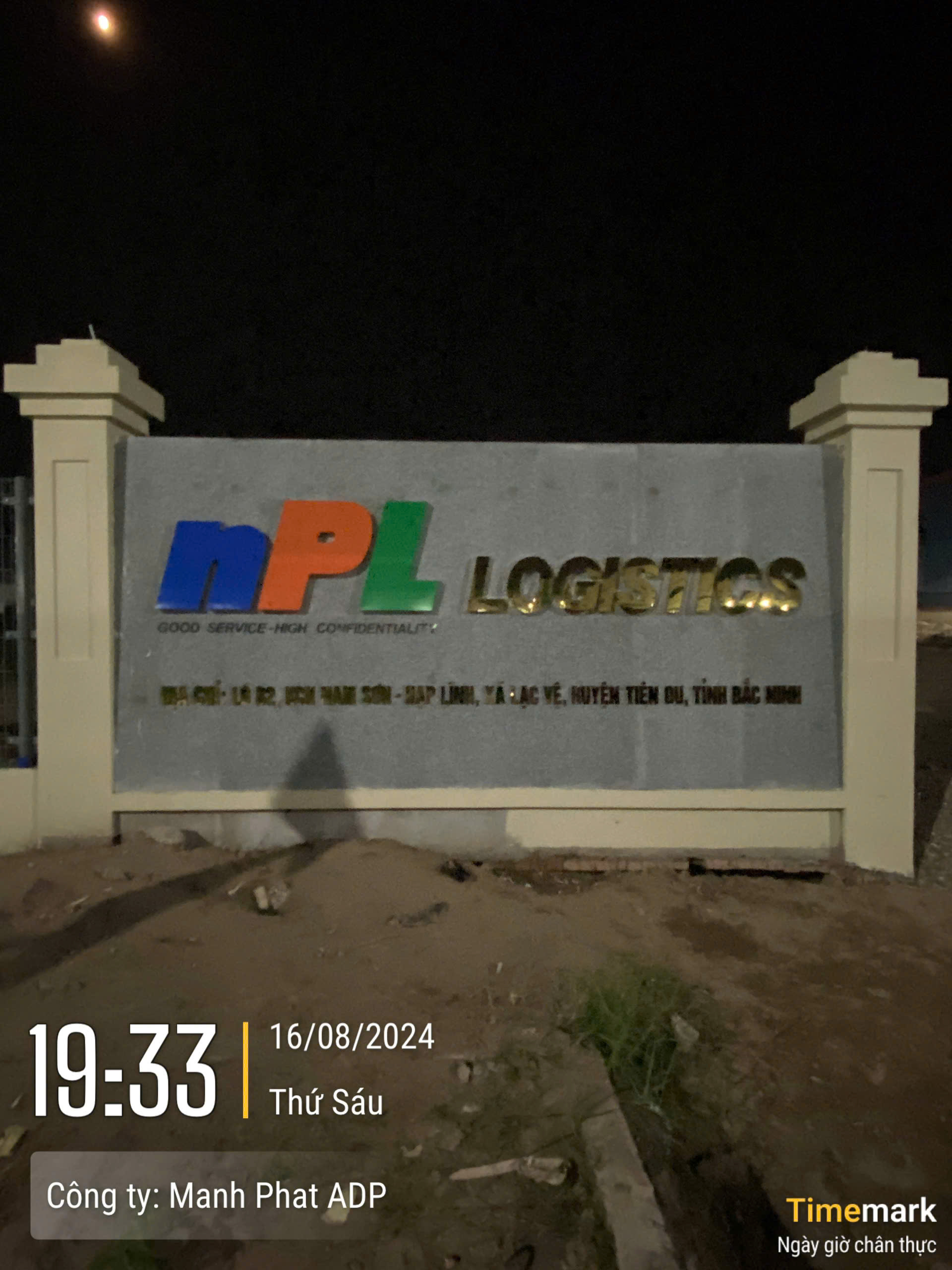 Hoàn Thiện Tủ Kệ Quán Mobile 01