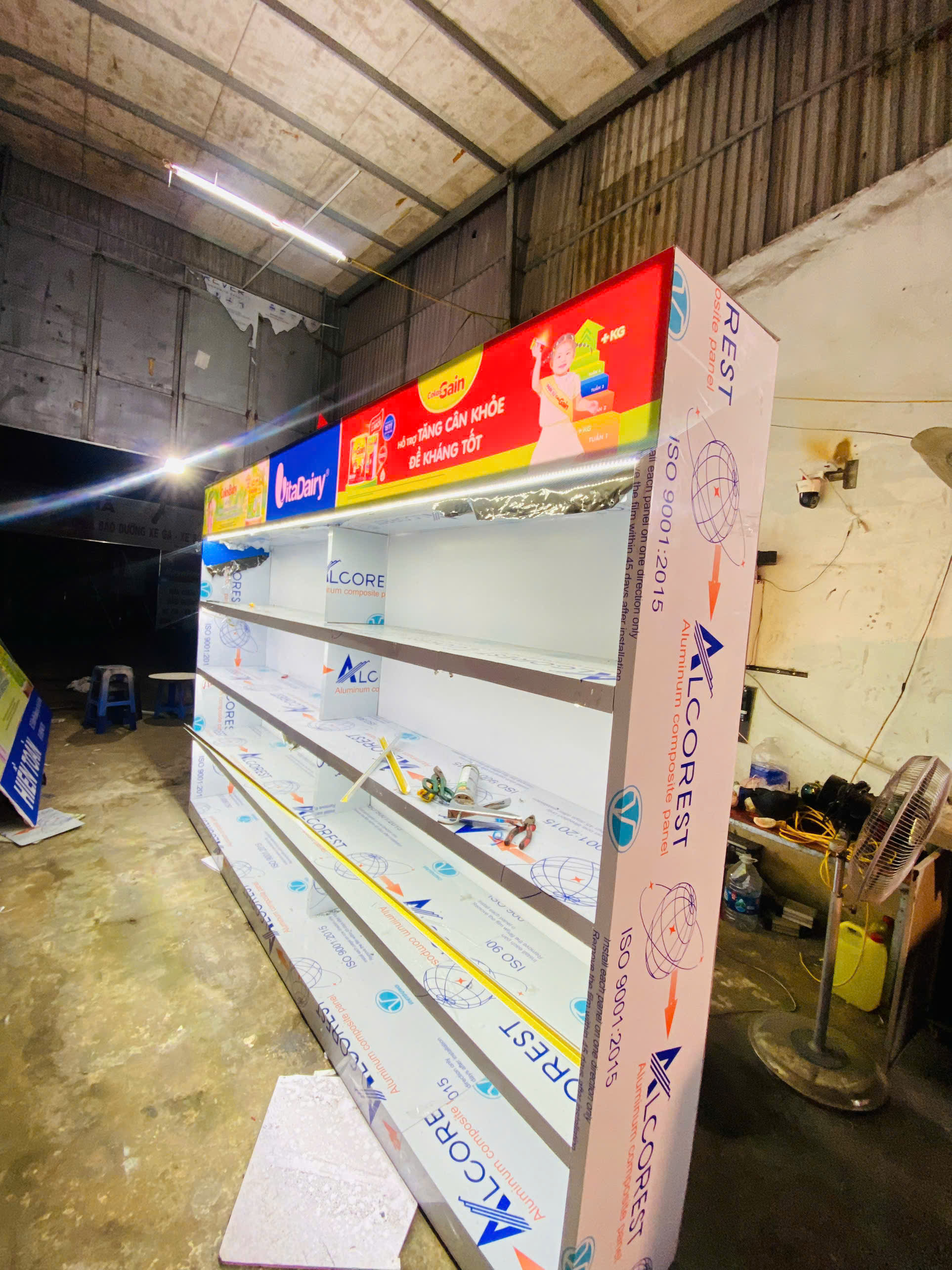 Gia Công Hộp Đèn LED Bền Bỉ Độ Thu Vút